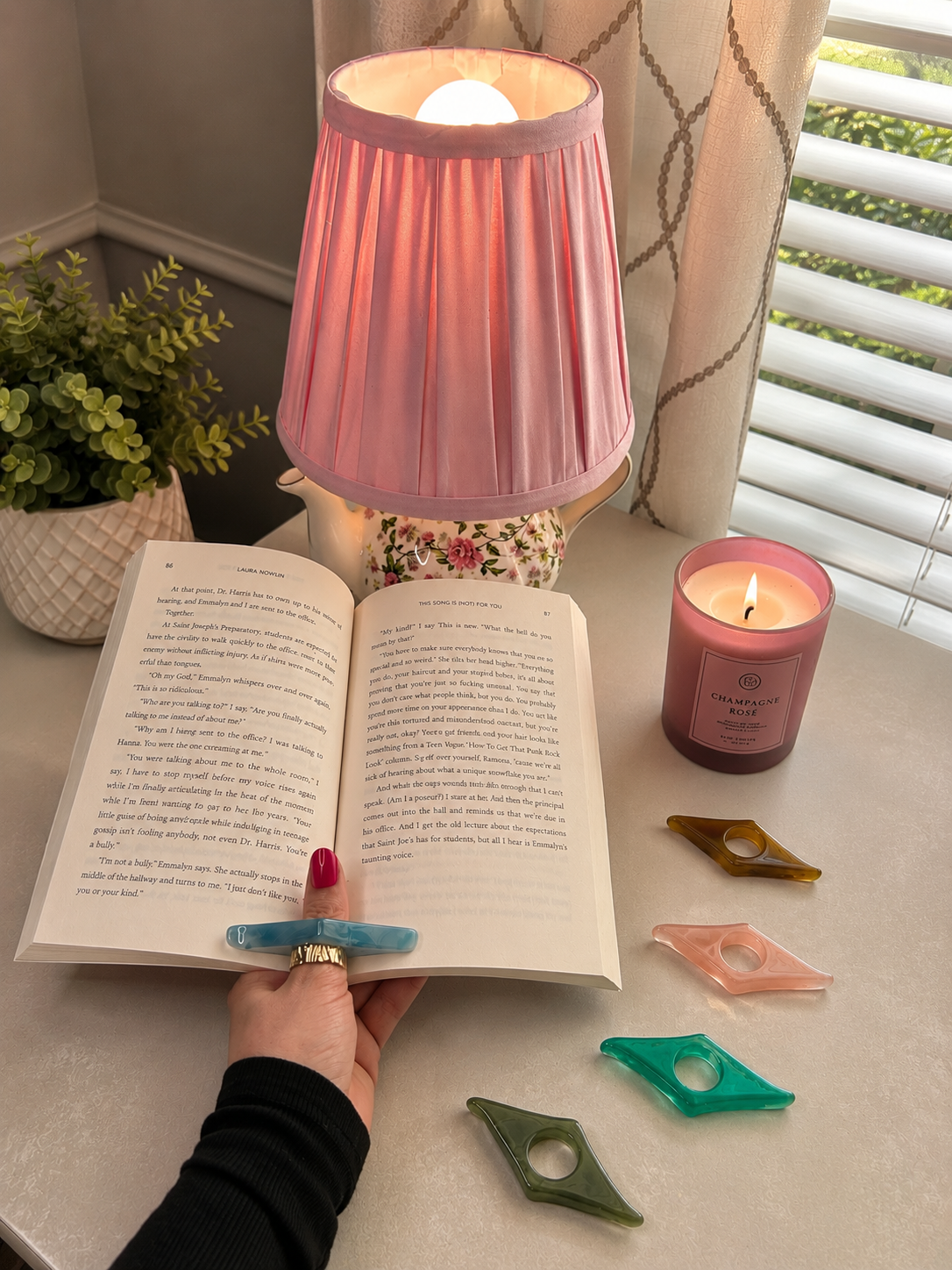 Resin Thumb Book Page Holder